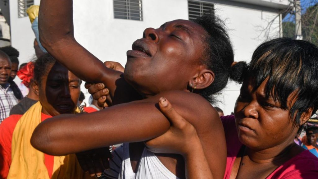 Hallan doce cuerpos calcinados en la capital haitiana tras una noche de enfrentamientos